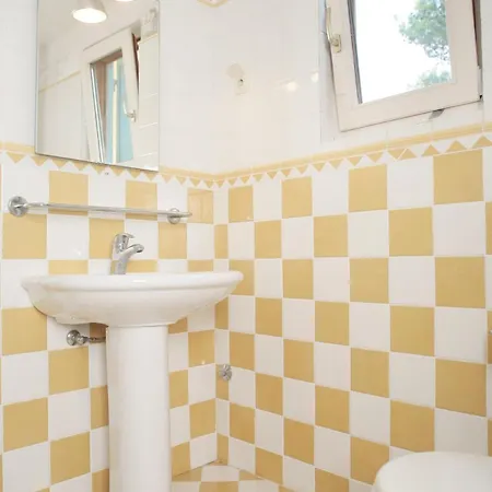 Beautiful On A Small Island Vilă