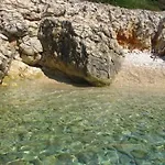 Вилла Beautiful On A Small Island Мали-Лошинь